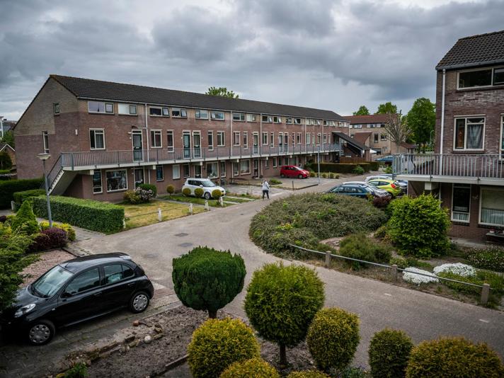 Woonwijk in Sappemeer met aardbevingsschade.