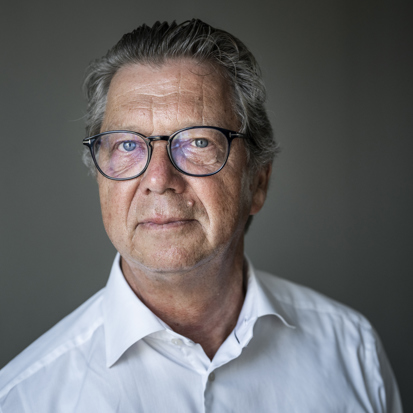 Portretfoto van Henk Korvinus
