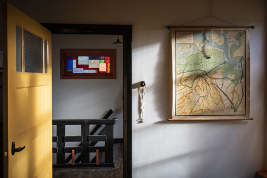 Glas-in-lood in de voormalige busremise van Kantens.