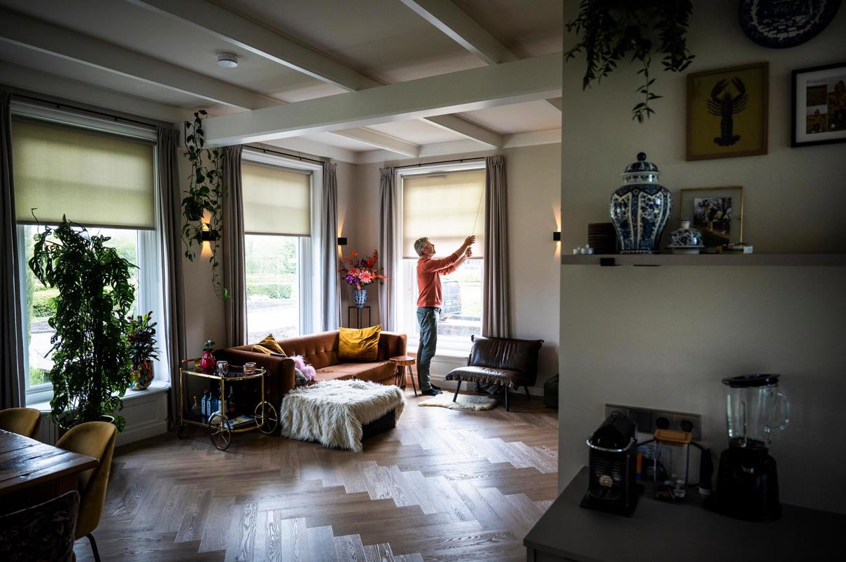 Foto van het interieur na versterking van het huis.