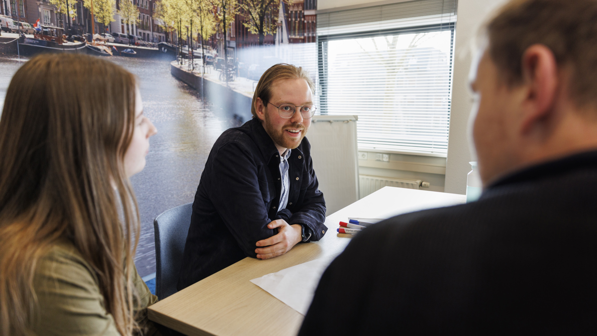 Bronbestand 1V14pi4z 20260309 IMG Trainees Jelle Laura Niels Mkidv 21 Drukwerk